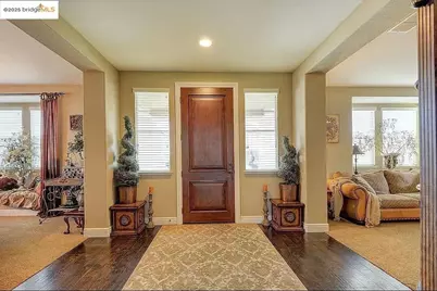 9670 Canopy Tree St, Roseville, CA 95747 - Photo 5