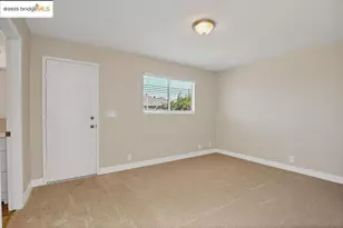 10500 Creekside Cir, Oakland, CA 94603 - Photo 19