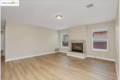 10500 Creekside Circle, Oakland, CA 94603 - Photo 11