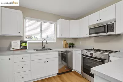 10500 Creekside Circle, Oakland, CA 94603 - Photo 3