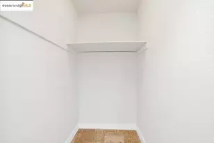 10500 Creekside Cir, Oakland, CA 94603 - Photo 21