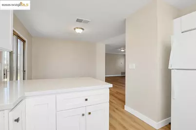 10500 Creekside Circle, Oakland, CA 94603 - Photo 9