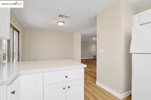 10500 Creekside Cir, Oakland, CA 94603 - Photo 9