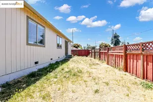 10500 Creekside Cir, Oakland, CA 94603 - Photo 23