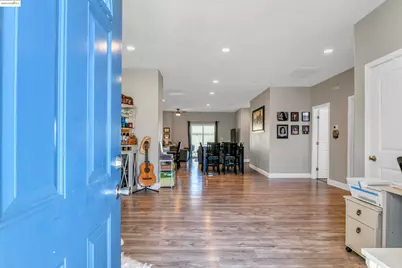 9409 Carter Ct, Stockton, CA 95209 - Photo 5