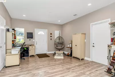 9409 Carter Ct, Stockton, CA 95209 - Photo 7