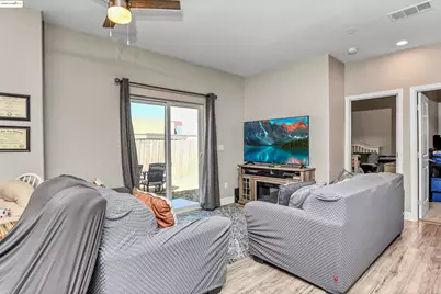 9409 Carter Ct, Stockton, CA 95209 - Photo 13