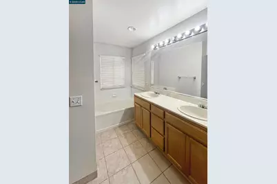 1214 Dover Ln, Tracy, CA 95377 - Photo 17