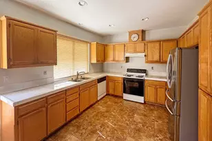 1214 Dover Ln, Tracy, CA 95377 - Photo 5