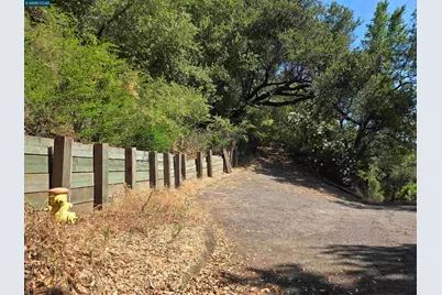 100 Black Log Rd, Kentfield, CA 94904 - Photo 3