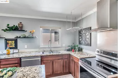 6941 Outlook Ave, Oakland, CA 94605 - Photo 17