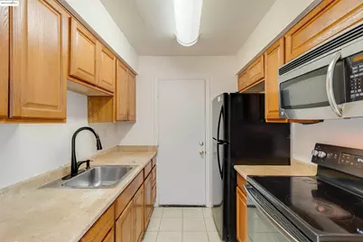 1064 Mohr Ln #C, Concord, CA 94518 - Photo 17