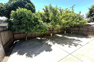 10580 Creekside, Oakland, CA 94603 - Photo 25