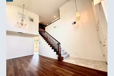 54 Village Square Pl, Pleasant Hill, CA 94523 - Photo 3