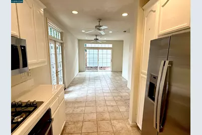 54 Village Square Pl, Pleasant Hill, CA 94523 - Photo 5