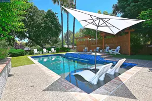 421 Twin Oaks Ln, Walnut Creek, CA 94596 - Photo 33