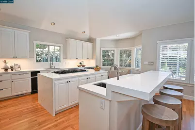 421 Twin Oaks Ln, Walnut Creek, CA 94596 - Photo 11