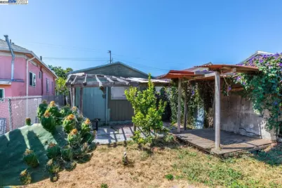 1058 71st Ave, Oakland, CA 94621 - Photo 9