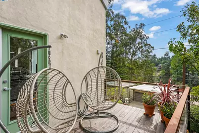 1828 Arrowhead Dr, Oakland, CA 94611 - Photo 11
