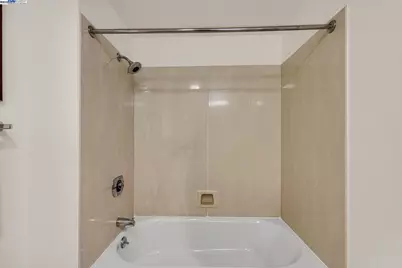 988 Franklin St #312, Oakland, CA 94607 - Photo 9