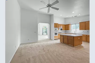 2352 Gretchen Elizabeth Ct, Tracy, CA 95377 - Photo 9