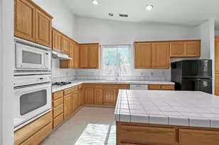 2352 Gretchen Elizabeth Ct, Tracy, CA 95377 - Photo 11