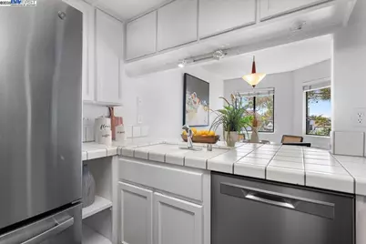 21103 Gary Dr #303, Hayward, CA 94546 - Photo 9