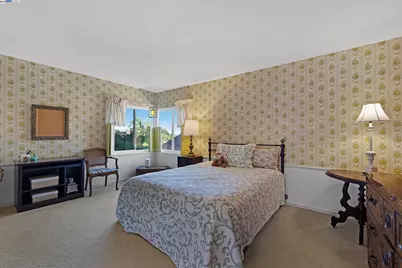 2863 Burton Dr, Oakland, CA 94611 - Photo 19
