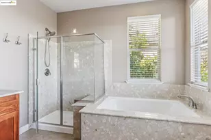 6443 Blue Rock Ct, Oakland, CA 94605 - Photo 23