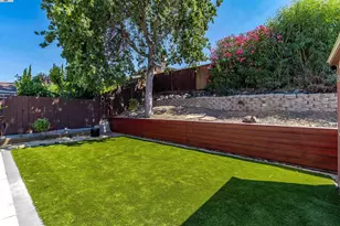 943 Coral Ridge Cir, Rodeo, CA 94572 - Photo 13