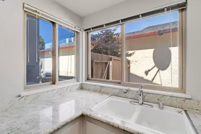 943 Coral Ridge Cir, Rodeo, CA 94572 - Photo 25