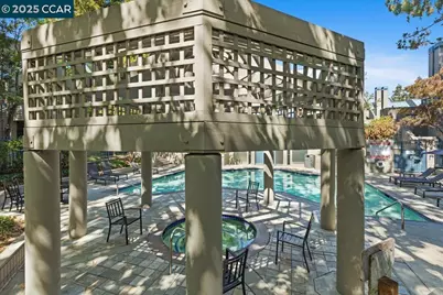 1063 Foxchase Dr, San Jose, CA 95123 - Photo 21