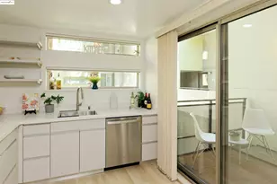 1201 Pine St, Oakland, CA 94607 - Photo 3