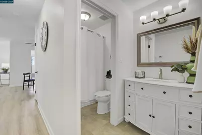 1356 Del Rio Cir #D, Concord, CA 94518 - Photo 23