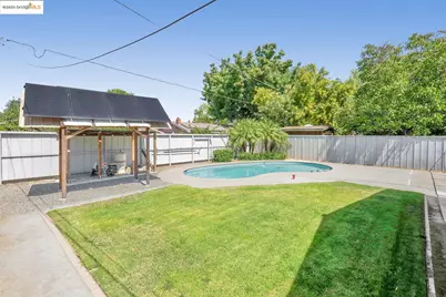 2011 Regis Dr, Davis, CA 95618 - Photo 31