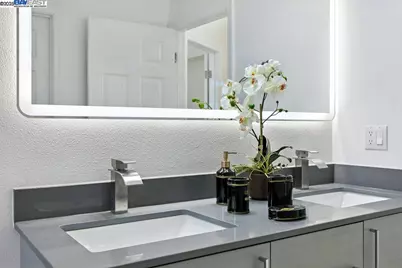 1739 22nd St, Oakland, CA 94606 - Photo 47