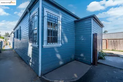 8806 Dowling St, Oakland, CA 94605 - Photo 23