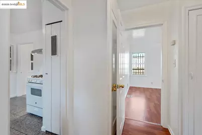8806 Dowling St, Oakland, CA 94605 - Photo 13