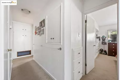 462 Cavour St, Oakland, CA 94618 - Photo 17