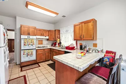 835 Apgar St, Oakland, CA 94608 - Photo 11