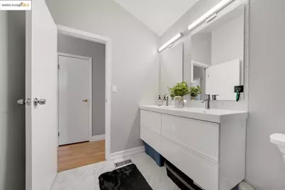 7572 Mountain Blvd. #2, Oakland, CA 94605 - Photo 23