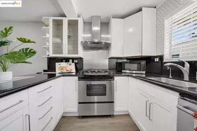 7572 Mountain Blvd. #2, Oakland, CA 94605 - Photo 9