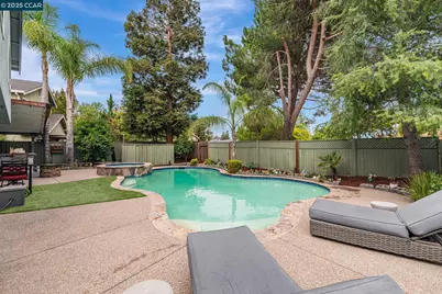 2207 Bridgeport Way, Martinez, CA 94553 - Photo 25