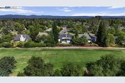 6038 Gleneagles Court, Redding, CA 96003 - Photo 3