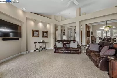 6038 Gleneagles Court, Redding, CA 96003 - Photo 15