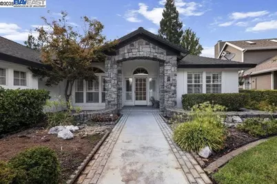 6038 Gleneagles Court, Redding, CA 96003 - Photo 5