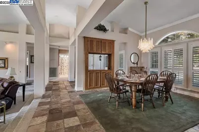 6038 Gleneagles Court, Redding, CA 96003 - Photo 9