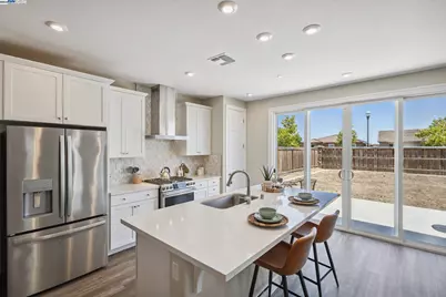 15492 Warbler Pl, Lathrop, CA 95330 - Photo 11