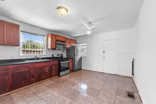 7851 Holly, Oakland, CA 94621 - Photo 5