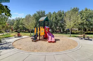 1113 Strawberry Ln, Suisun City, CA 94585 - Photo 31